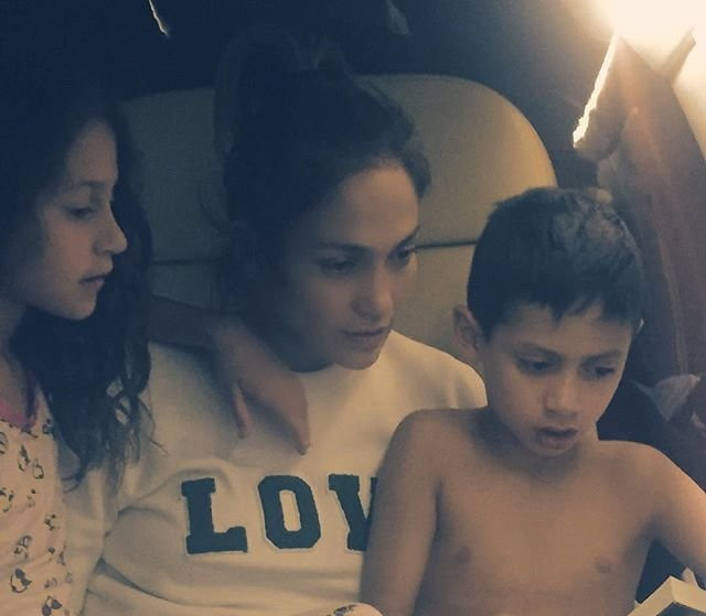 Дженнифер Лопес нежно поздравила детей с днем рождения