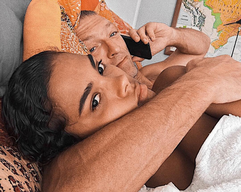 Горячо: возлюбленна Венсана Касселя оголилась на пляже