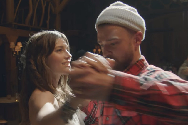 Какая красивая пара: Джастин Тимберлейк станцевал с женой Джессикой Бил в новом клипе