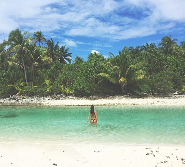 Пляжные хроники: Ирина Шейк, Бритни Спирс, Даутцен Крус делятся горячими фото в бикини