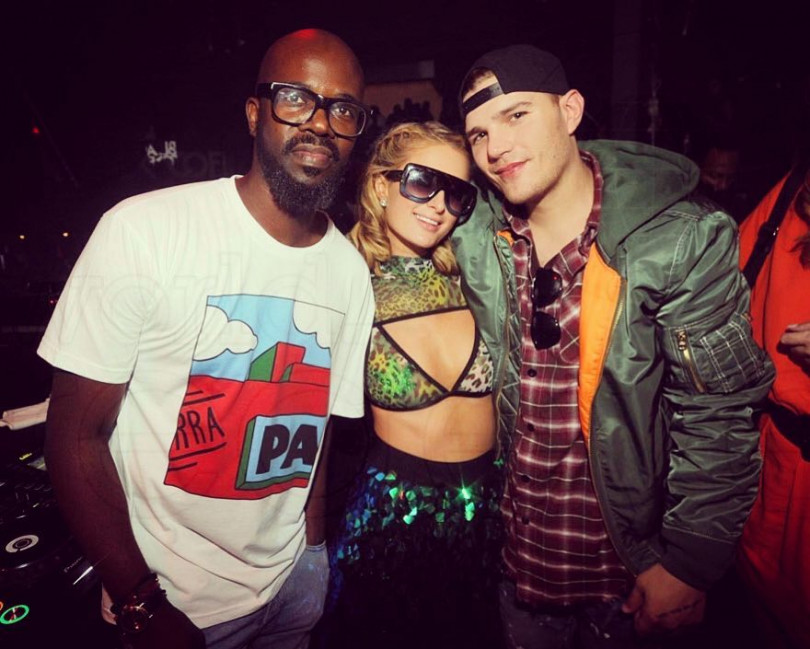 Пэрис Хилтон на вечеринке