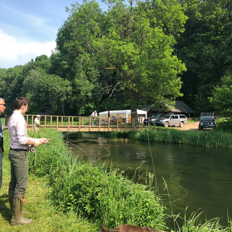 Бруклин Бекхэм на рыбалке