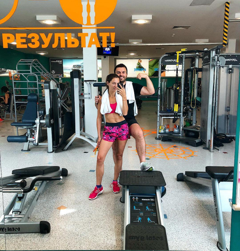 Григорий и Кристина Решетник в спортзале