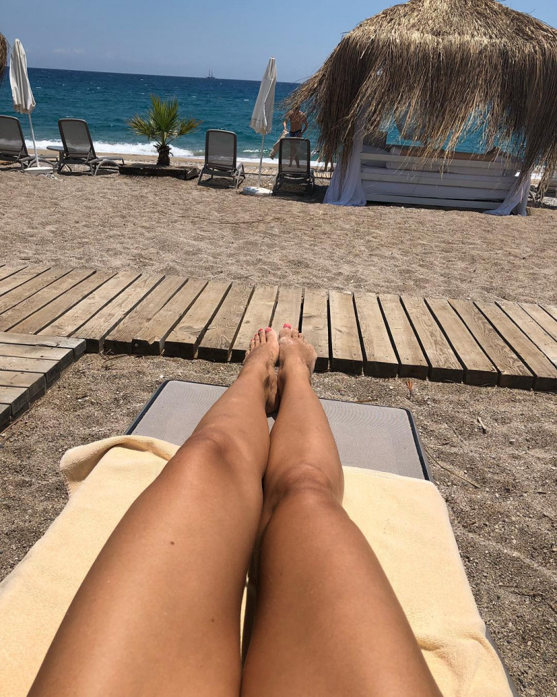 Оля Полякова ноги