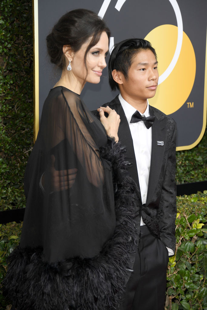 Красавица-мама Анджелина Джоли появилась на красной дорожке с сыном