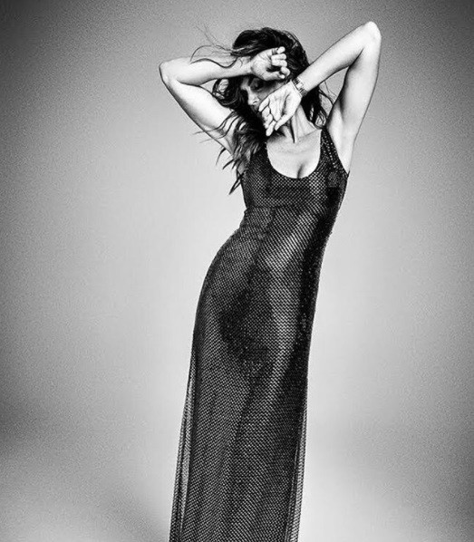 Время сияющих платьев: Синди Кроуфорд показала свои любимые наряды