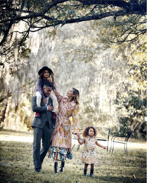 Идеальная семья: Даутцен Крус с мужем и детьми снялась в фотосессии для Vogue