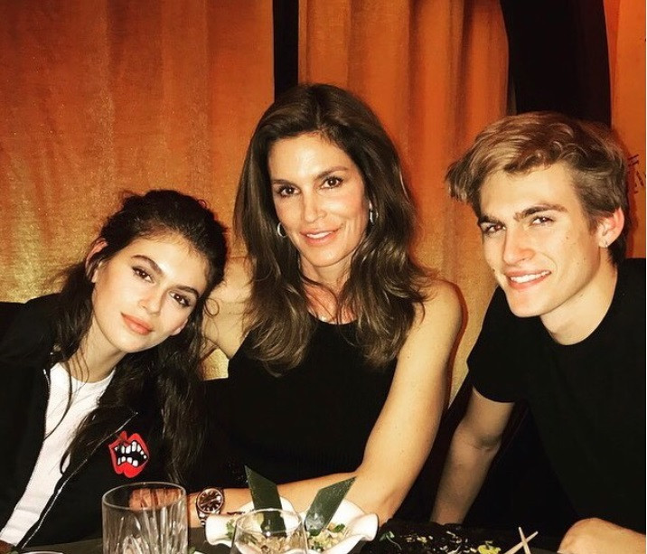 Синди Кроуфорд с детьми