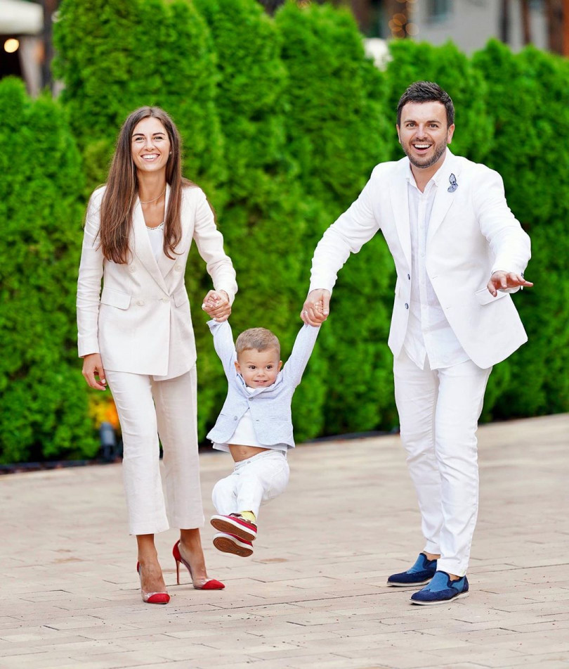 Все в белом: Григорий Решетник поделился очень красивым семейным фото