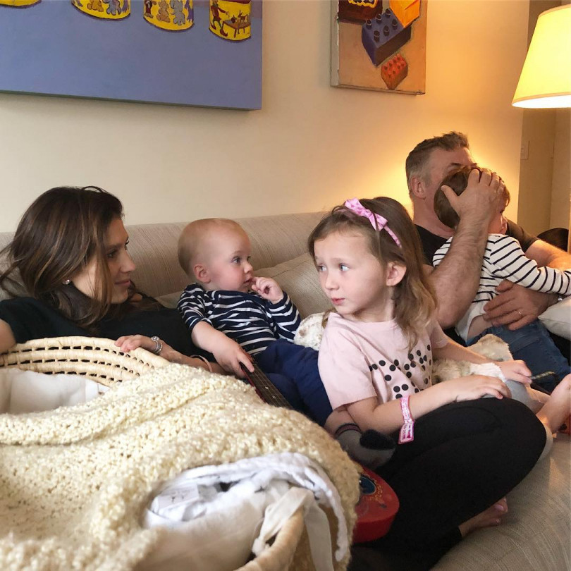 Алек Болдуин с детьми