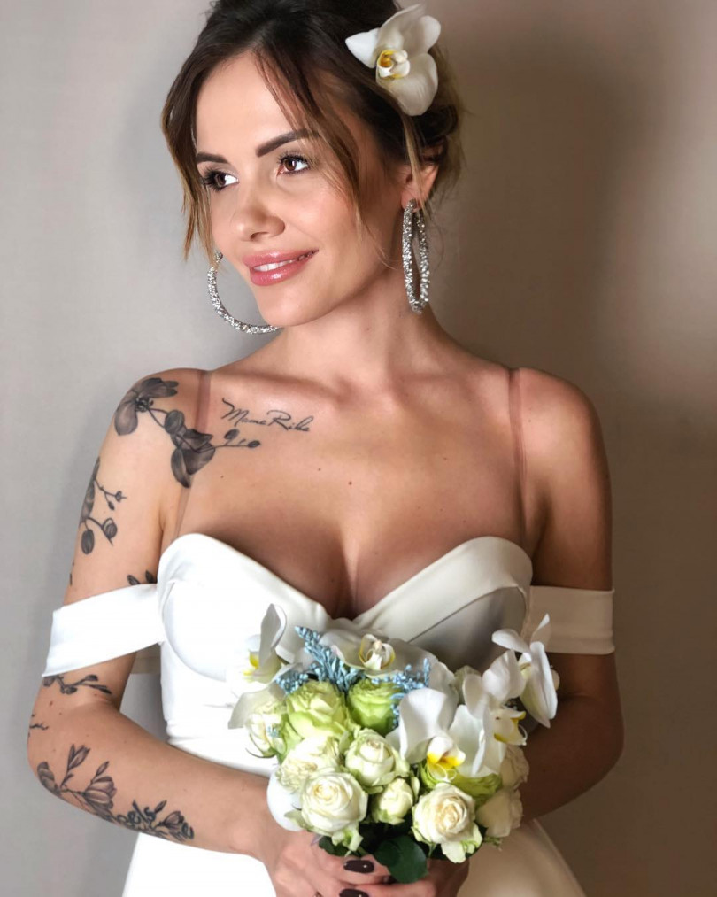 MamaRika вышла замуж? Первые фото певицы в свадебном платье