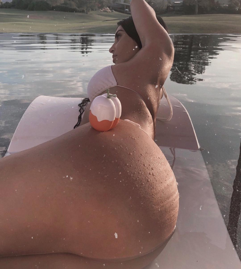 Ким Кардашьян фигура