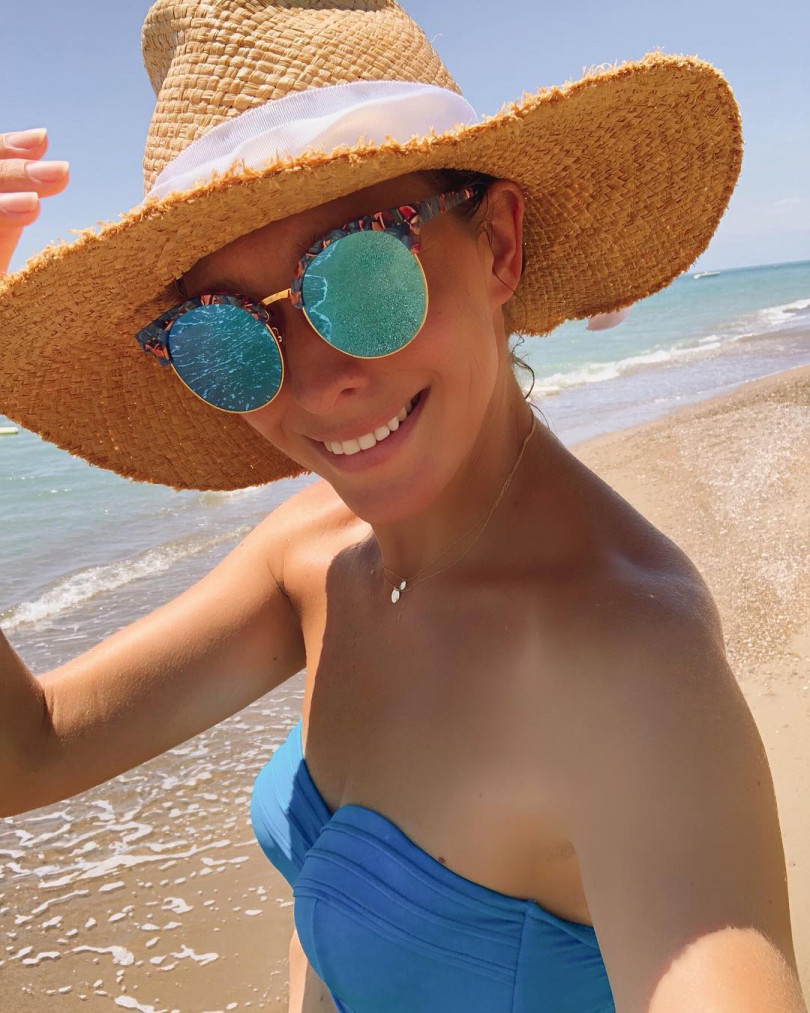 Катя Осадчая на море