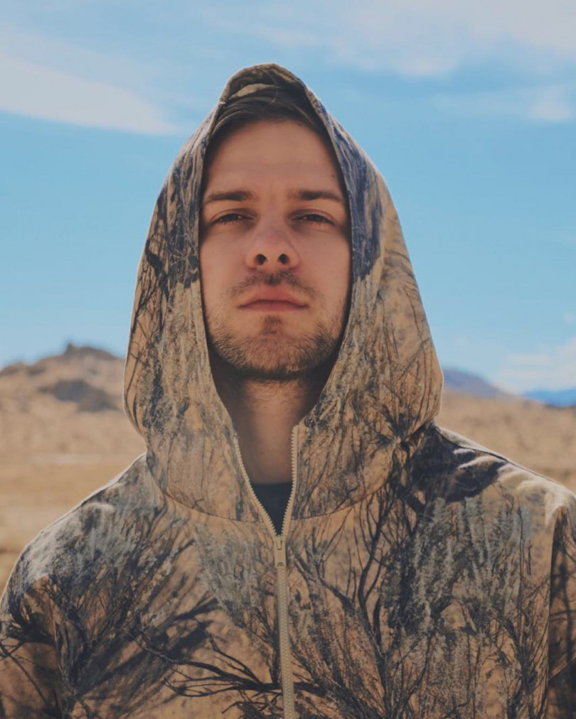 Макс Барских в пустыне