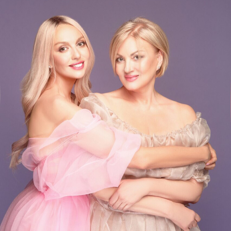 Оля Полякова с матерью