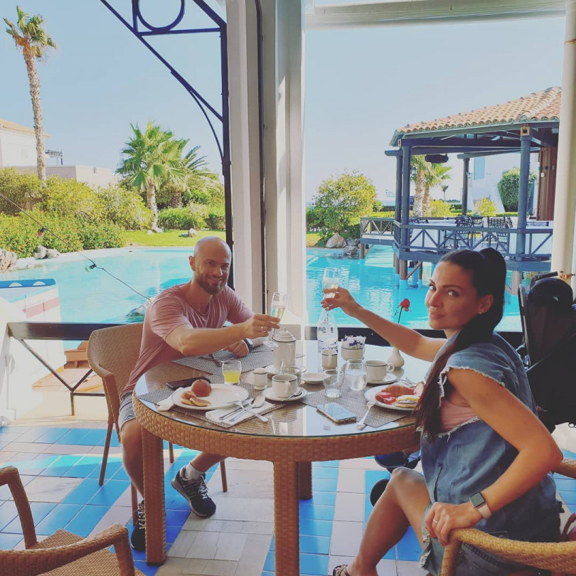 Влад яма жена