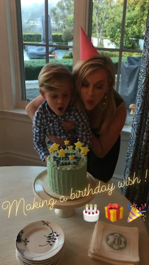 Риз Уизерспун с сыном