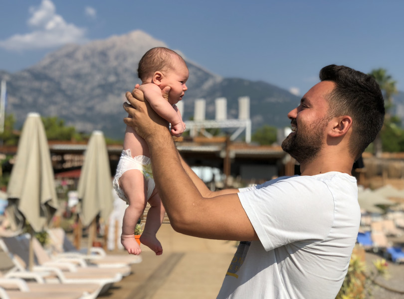 Тимур Мирошниченко с дочкой в Турции