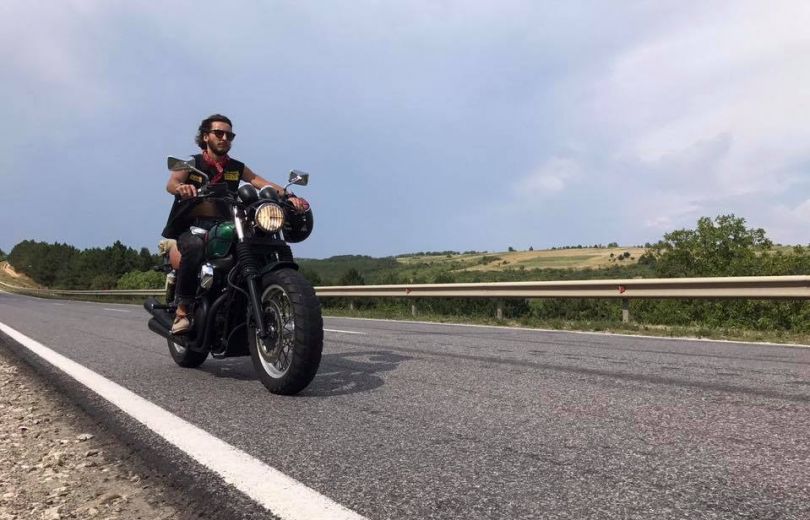 Звезда шоу «Голос країни 10» Даниэль Салем на мотоцикле