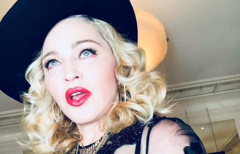 59-летняя Мадонна сверкнула голой грудью на новом селфи