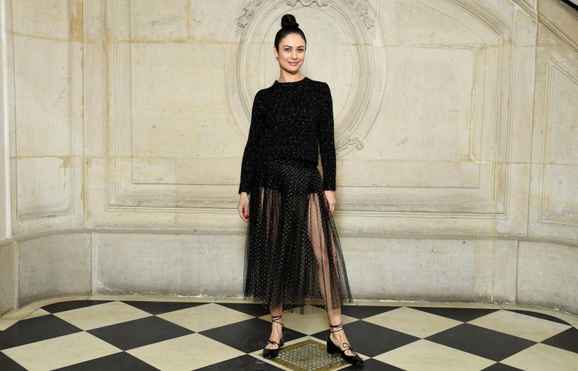 Ольга Куриленко похвасталась стройными ногами в прозрачной юбке со стразами от Dior
