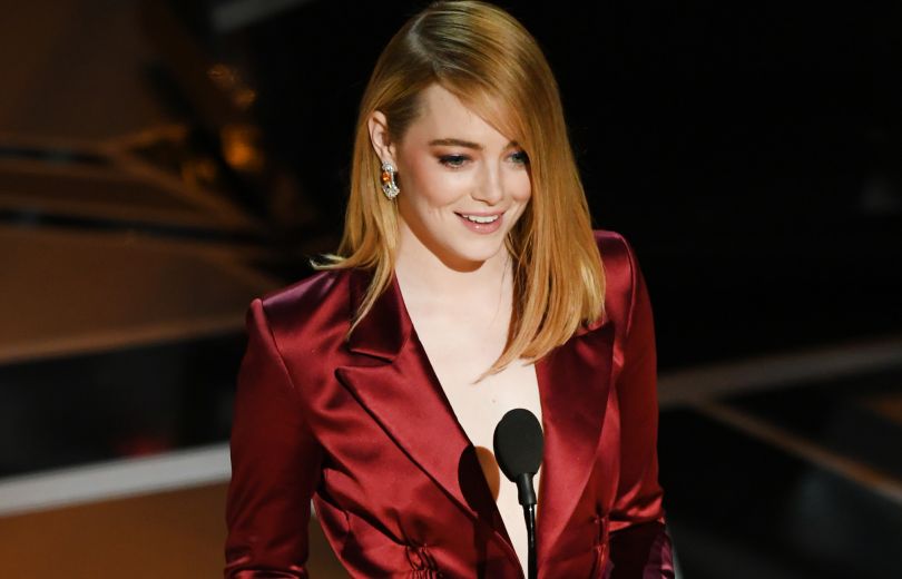 Не платьями едиными: Эмма Стоун появилась на "Оскаре" в брюках