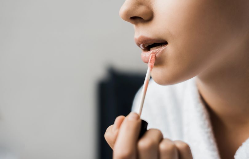 Почему блески для губ должны быть безопасными: важные факты и ингредиенты, которых стоит избегать