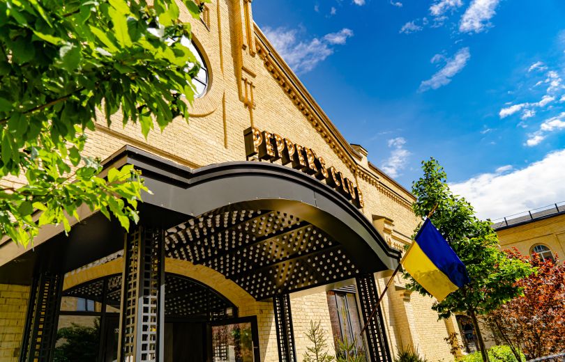 Травнева афіша Caribbean Club і Pepper’s Club