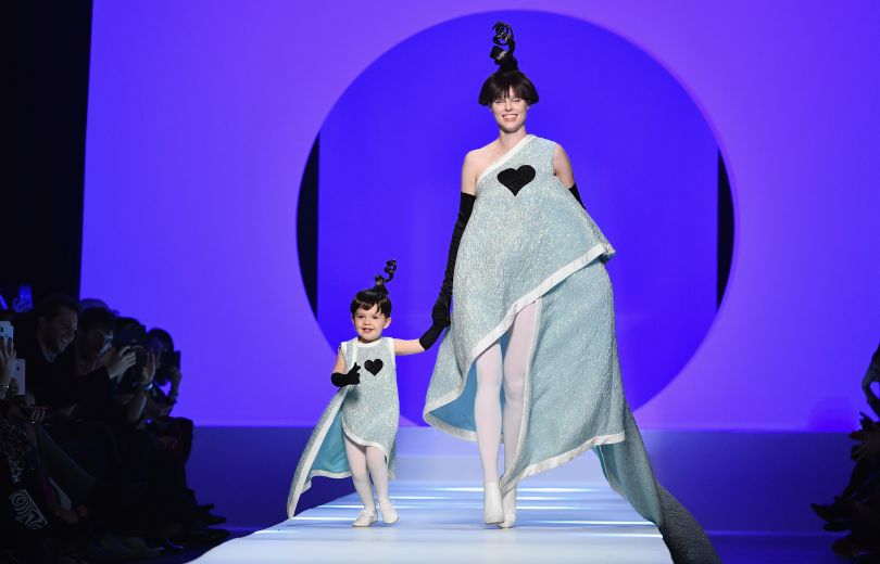 Беременная Коко Роша и ее двухлетняя дочь стали главными звездами показа Jean Paul Gaultier