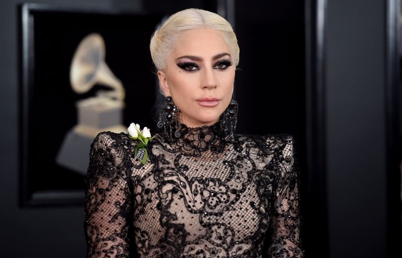 Готическая принцесса: Леди Гага удивила поклонников скромным образом на премии "Грэмми"