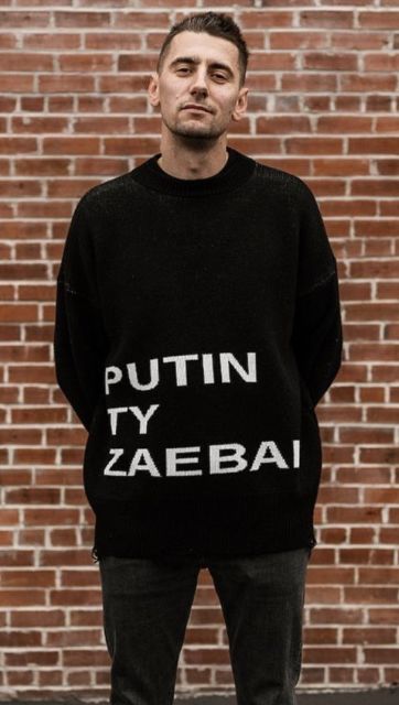 Кто из звезд выехал за границу