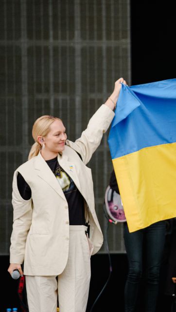 ROXOLANA подняла украинский флаг на открытии Дня освобождения в Нидерландах