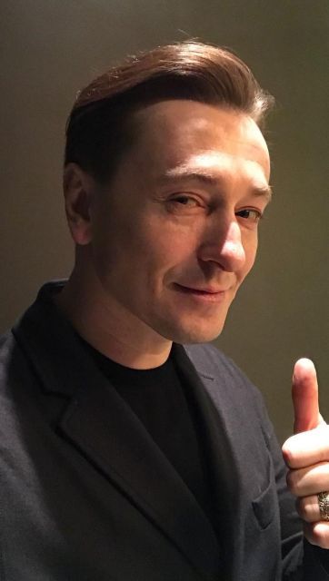 Любимые девочки: Сергей Безруков показал красавицу-жену и подросшую дочь