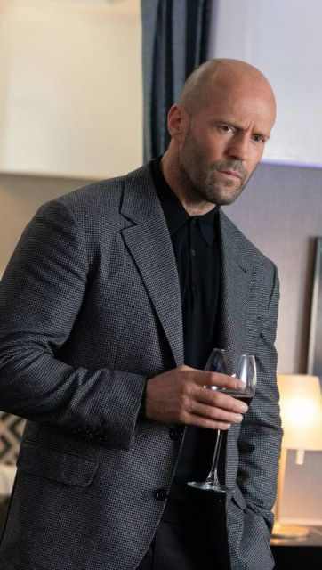 Кадр із фільму «Операція "Фортуна": Мистецтво перемоги»