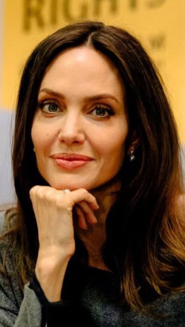 Анджелина Джоли