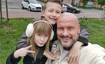 Вячеслав Узелков с детьми