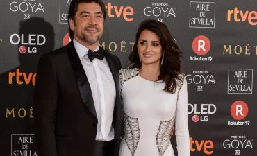 Пенелопа Крус в роскошном платье блистала на красной дорожке с супругом