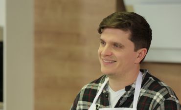 Анатолий Анатольевич в фартуке