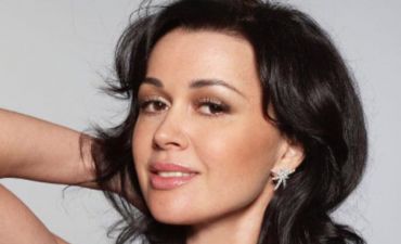 Анастасия Заворотнюк