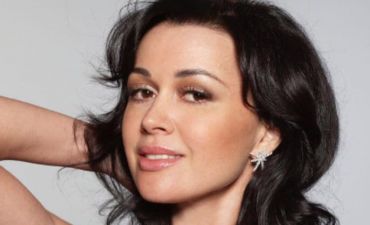 Анастасия Заворотнюк