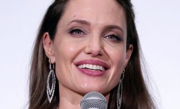 Анджелина Джоли