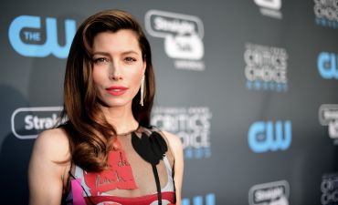 Джессика Бил