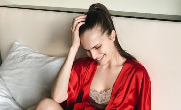 Секси-мамочка: Алла Костромичева восхищает фигурой в купальнике