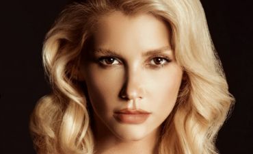 Миша Романова