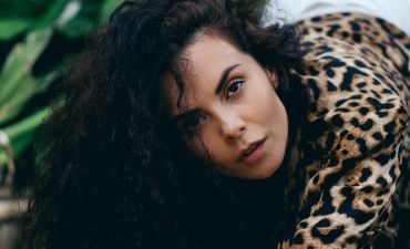 Настя Каменских откровенно рассказала о пластических операциях