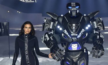 Ирина Шейк открыла показ Philipp Plein