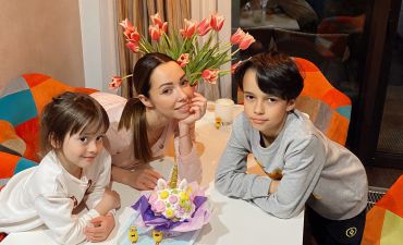 Екатерина Кухари ее дети готовятся к Пасхе 2020