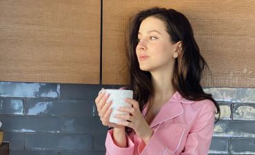 Анастасия Кожевникова дома с мужем во время самоизоляции