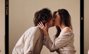 Владимир Дантес и Надя Дорофеева целуются