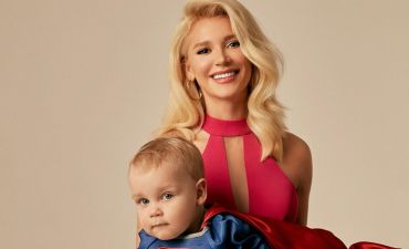 Миша Романова приседает с сыном Мартином